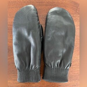 Canada Goose Leather Rib Luxe Mitten Black Woman’s S/M
Black  Label